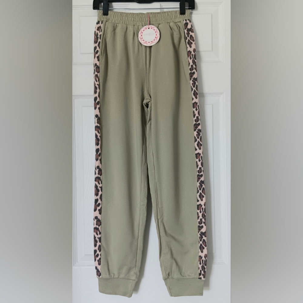 Umgee Women's Sage Jogger Pants with Leopard Print Sides NWT